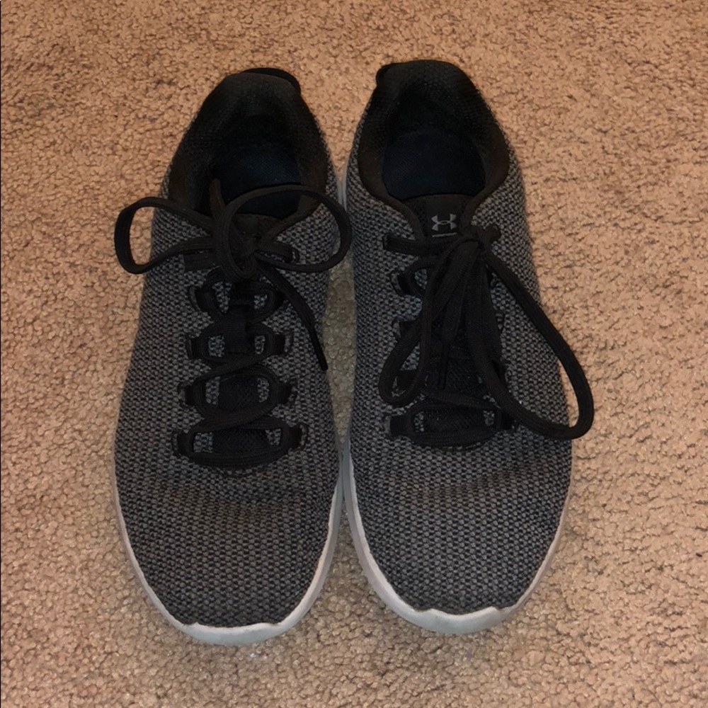 Under Armour Tennis Shoes 7